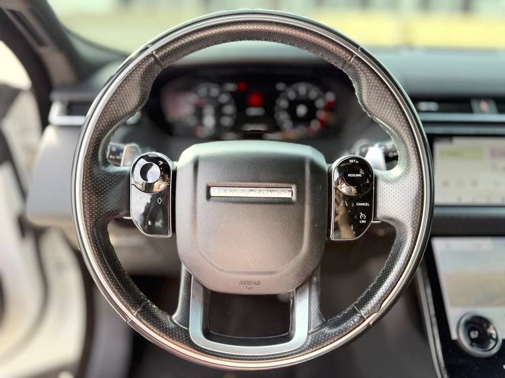 Used 2018 Land Rover Range Rover Velar R-Dynamic SE AWD/4WD image 31