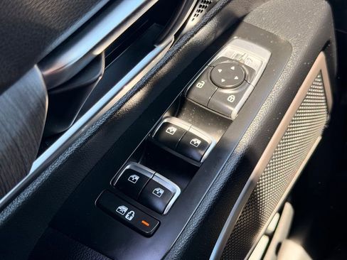 Used 2024 Kia Telluride EX w/ EX Captain's Chair Package FWD image 31