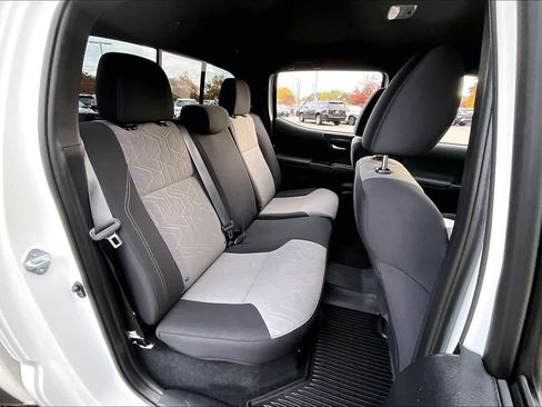 Certified 2021 Toyota Tacoma TRD Off-Road image 19