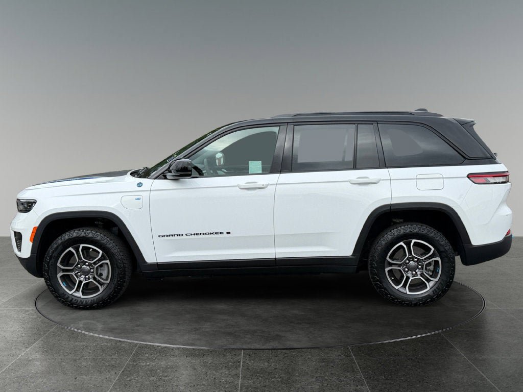 Used 2022 Jeep Grand Cherokee Trailhawk 4xe AWD/4WD image 5