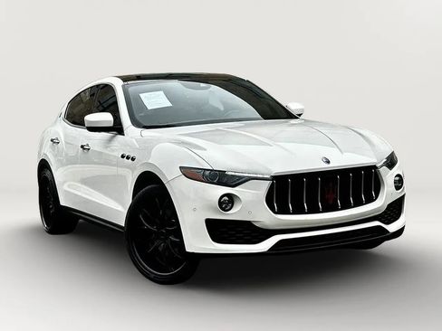 Used 2018 Maserati Levante AWD/4WD image 46