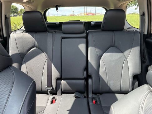 Used 2025 Toyota Grand Highlander FWD image 17