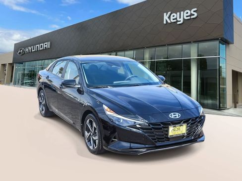 Certified 2023 Hyundai Elantra SEL w/ Convenience Package image 3