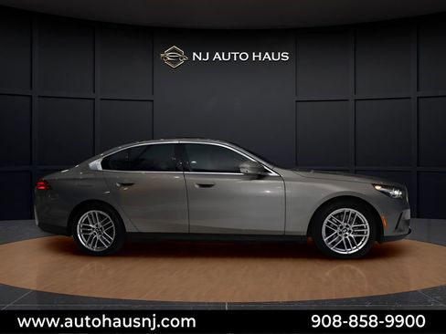 Used 2024 BMW 530i image 9