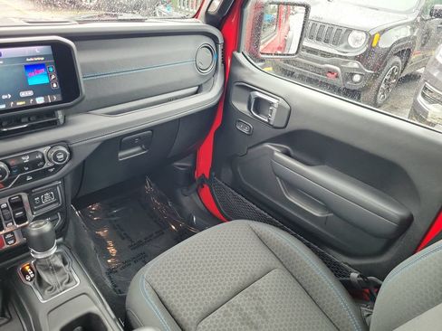 Certified 2025 Jeep Wrangler Unlimited Rubicon 4xe w/ Convenience Group AWD/4WD image 15