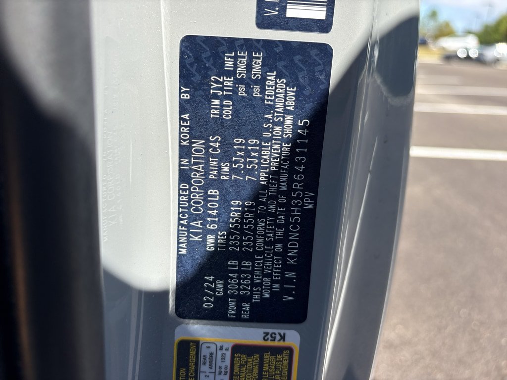 Used 2024 Kia Carnival EX FWD image 16