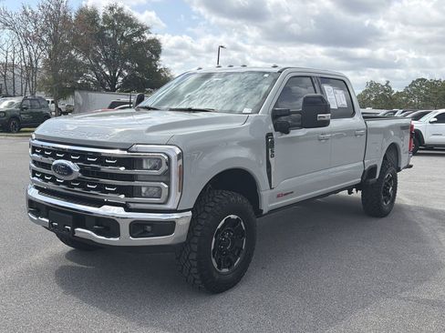 Used 2025 Ford F250 Lariat w/ Tremor Off-Road Package image 9