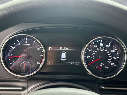 Used 2024 Kia Carnival LX FWD image 28
