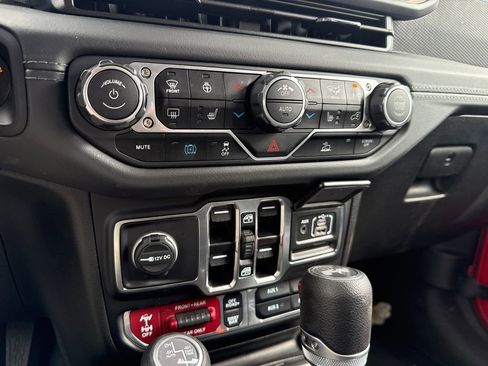 Used 2025 Jeep Wrangler Unlimited Rubicon 4xe w/ Convenience Group image 19