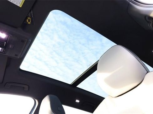 New 2025 Volkswagen Tiguan SE R-Line image 9