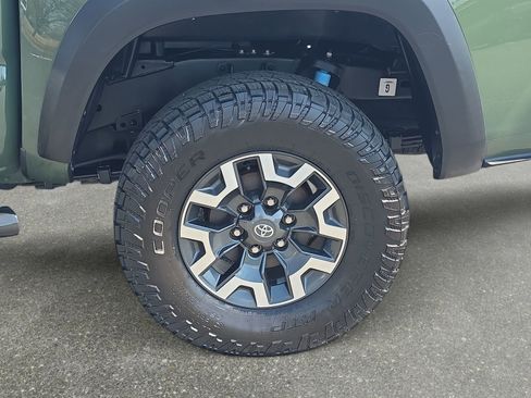 Used 2021 Toyota Tacoma TRD Off-Road image 32