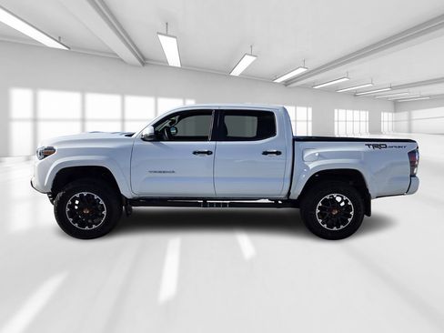 Used 2020 Toyota Tacoma TRD Sport w/ Technology Package image 4