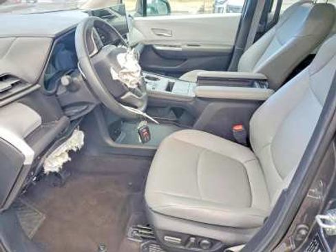 Used 2025 Toyota Sienna XLE FWD image 6