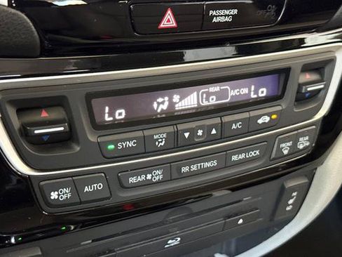 Used 2017 Honda Pilot Touring image 23