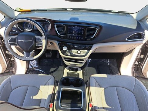 Used 2018 Chrysler Pacifica Limited FWD image 9