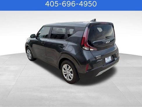 Used 2023 Kia Soul LX FWD image 3