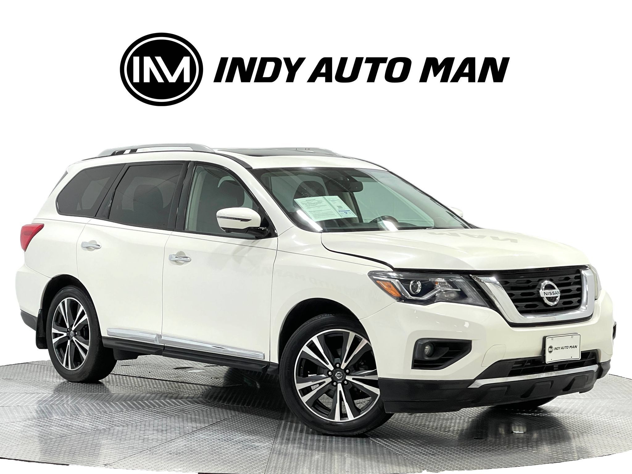 Used 2019 Nissan Pathfinder Platinum w/ Cargo Package AWD/4WD image 2