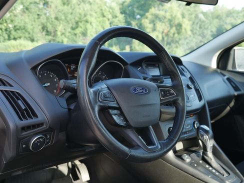 Used 2016 Ford Focus SE w/ SE Cold Weather Package FWD image 10