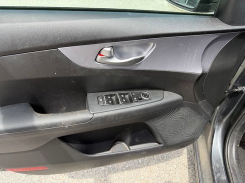Used 2022 Kia Forte LXS w/ LXS Technology Package FWD image 21