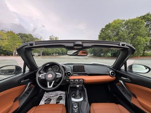Used 2018 FIAT 124 Spider Lusso w/ Convenience Group RWD image 17