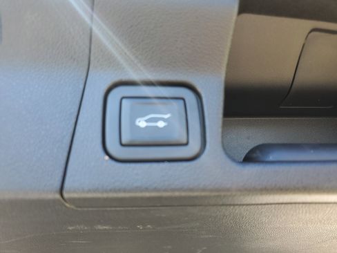 Used 2021 GMC Acadia Denali image 6