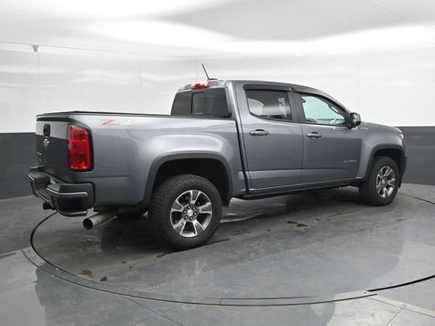 Used 2018 Chevrolet Colorado Z71 AWD/4WD image 2