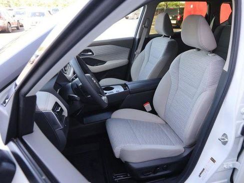 Used 2023 Nissan Rogue SV image 9