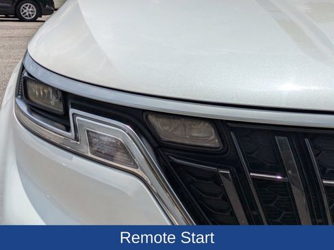 Used 2024 Kia Carnival EX FWD image 11