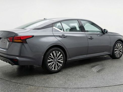 Used 2025 Nissan Altima 2.5 SV FWD image 9