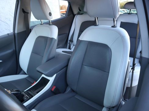 Used 2020 Chevrolet Bolt Premier w/ Infotainment Package FWD image 20