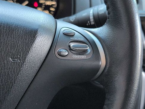 Used 2014 Nissan Pathfinder SV AWD/4WD image 24
