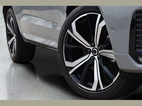 Certified 2025 Volvo XC60 B5 Ultra w/ Protection Package Premier image 7