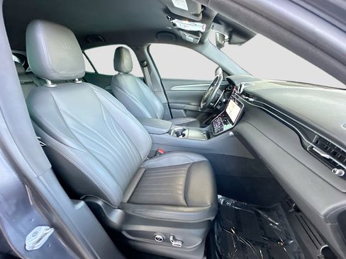 Used 2023 Maserati Grecale GT image 28