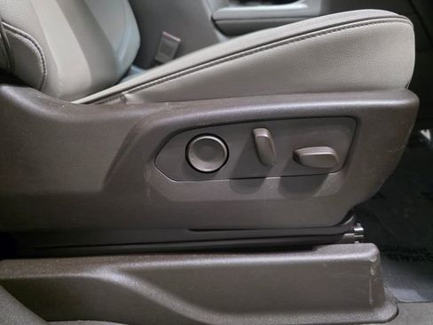 Certified 2023 GMC Yukon SLT w/ SLT Luxury Package image 34