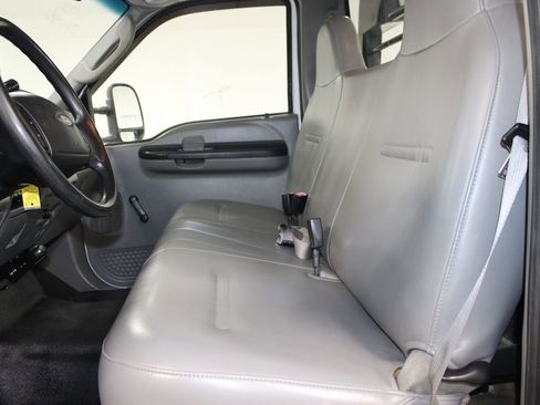 Used 2006 Ford F350 2WD Regular Cab DRW Super Duty image 14