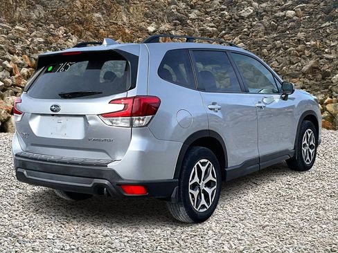 Used 2019 Subaru Forester Premium image 2