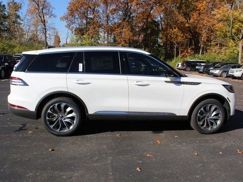 New 2026 Lincoln Aviator Reserve image 2