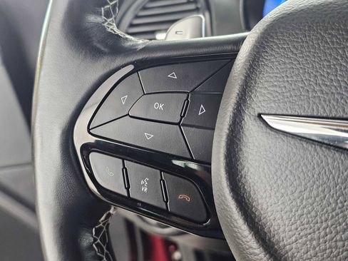 Used 2023 Chrysler 300 C image 27