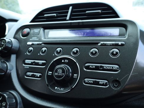 Used 2013 Honda Fit Sport image 11