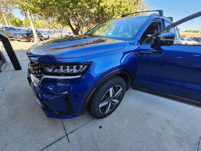 Used 2023 Kia Sorento EX FWD image 2