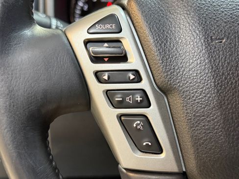 Used 2018 Nissan Titan SV w/ SV Convenience Package image 16