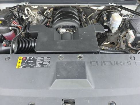 Used 2018 Chevrolet Suburban LT AWD/4WD image 19