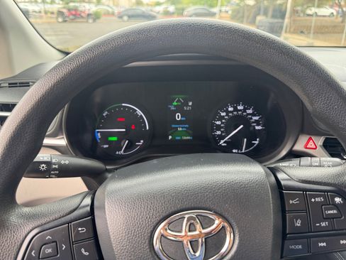 Certified 2023 Toyota Sienna LE FWD image 10