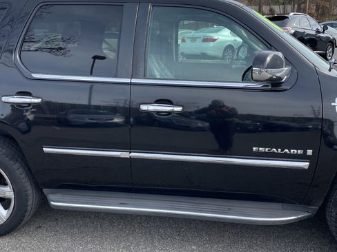 Used 2009 Cadillac Escalade AWD image 9