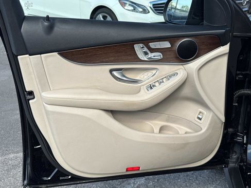 Used 2020 Mercedes-Benz GLC 300 4MATIC image 20