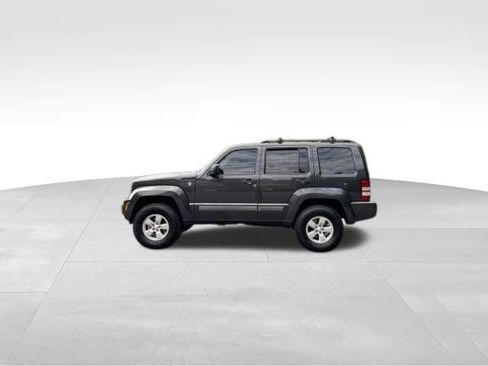 Used 2010 Jeep Liberty Sport image 2