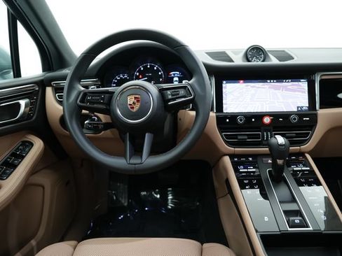 Certified 2026 Porsche Macan AWD/4WD image 18