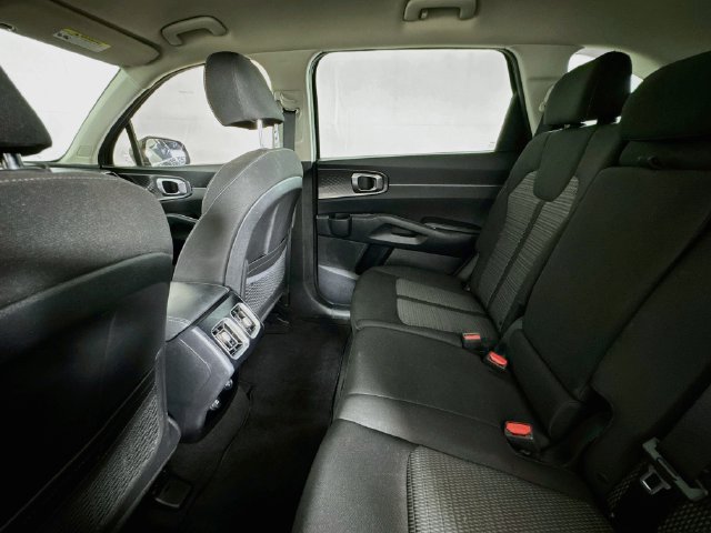 Used 2023 Kia Sorento LX FWD image 21