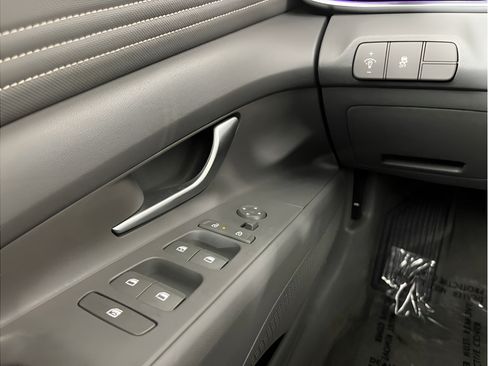 Used 2025 Hyundai Elantra SEL FWD image 22