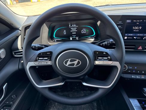 New 2026 Hyundai Elantra Hybrid FWD image 16